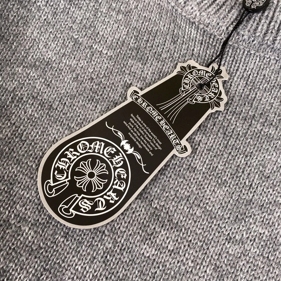P240 Chrome Hearts CH Chrome Hearts Embroidered Disk Sanskrit Cross Hole Knitted Sweater Pullover. It’s a very popular style. It’s the same style for men and women. It’s matched with black and white. It looks great in real life. It looks good on the upper body. It looks good in daily wear. It’s even better when taking photos. It’s hard not to buy it. Buy it for me!!! Believe me, no one can refuse such a machine-length Chrome Hearts jacket. The version has been expanded based on the old version. The upper body is loose and stylish, and the hem is expanded to a casual design. Fat people look extremely slim, thin people have limited height and high-end. Ten thousand yuan ZP printing, 1:1 perfect restoration, looks good when worn alone or stacked, can be easily controlled by both men and women. If you care more about quality, you must also respect the price. It is completely different from the thin see-through bottoms and junk products on the market that pill when worn. If the style makes you shine at a glance, then quality is what you should pay more attention to. Compared with price, we focus on quality. Customers who have received my products all know it. ️️️ Sweaters on the market are generally made of bract core yarn. We use modal. The advantages over core-spun yarn are very intuitive: high cost, high price, high density, relatively expensive for developers, and let us make a lot less money. In addition, it is delicate, has no scum on the upper body, resists pilling, and is high-end. We are conscientious sellers and do not use core-spun yarn. Apart from being cheap, core-spun yarn is really useless. It shrinks, pills, hooks, and makes people pierced. He is proficient in everything. It is 2024. Who doesn’t want to look decent when they go out? Quality determines the upper body effect. No matter how bad the quality, the best style is still the temperament of the urban-rural fringe. We only do long-term business. Quality determines character. Take it back and wear it with confidence and wash it. The quality of the pattern will definitely make your eyes shine. We only make the right version of high quality. We make high-end hard goods. Reject junk goods and reject fast food. Conscientious quality and conscientious price. You deserve it!  Color: Black Beige Gray Size: S M L